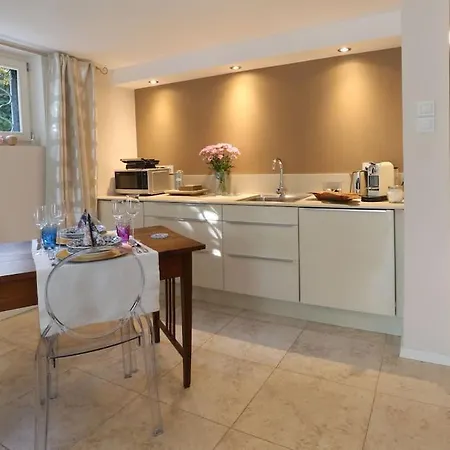 Apartment Romantic Nest With Free Parking