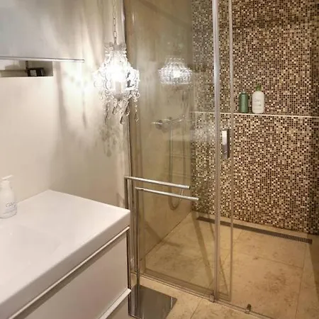 Apartment Romantic Nest With Free Parking *