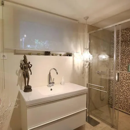 Romantic Nest With Free Parking Appartement *